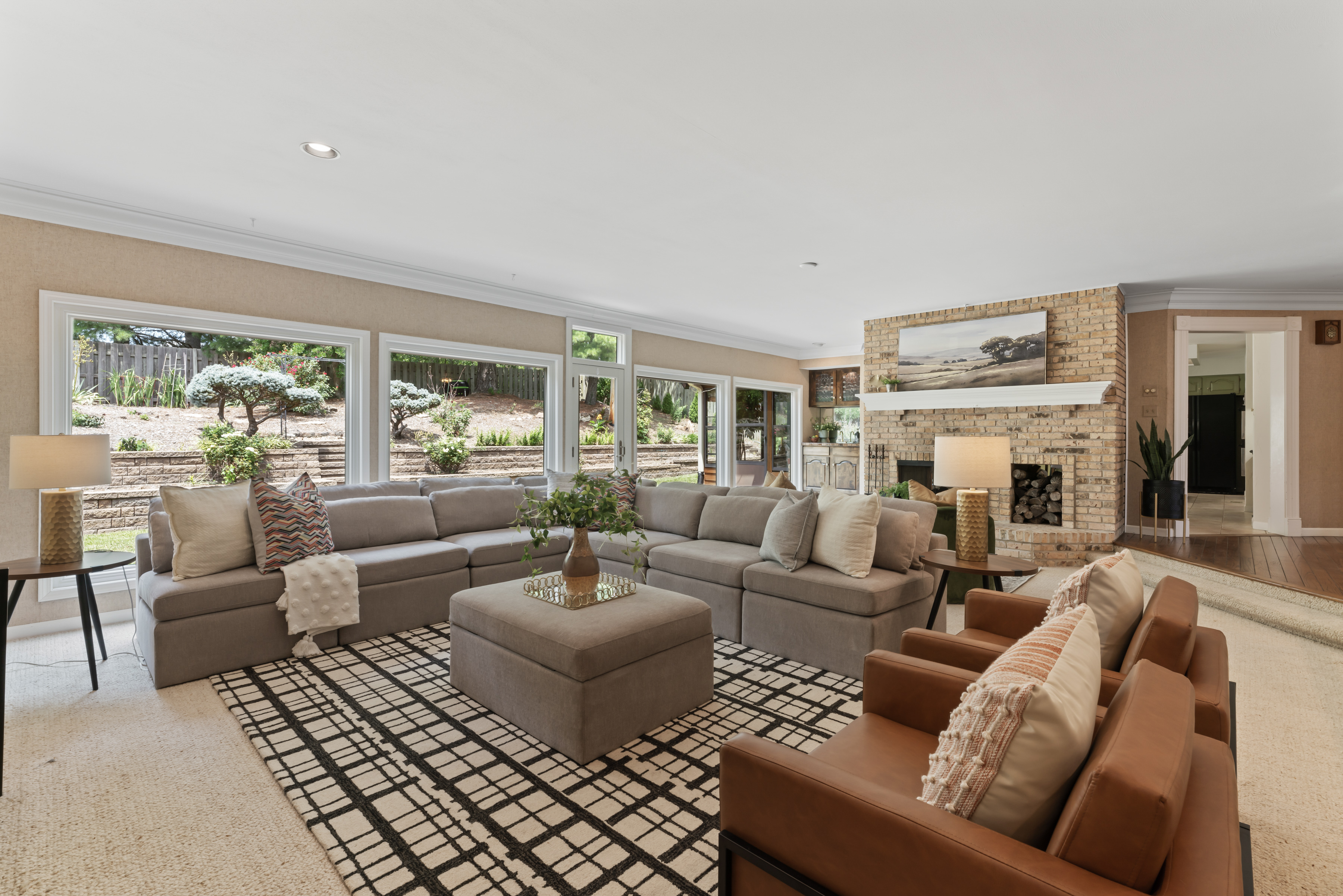 Luxury home interior in Town and Country MO listed by Dawn Griffin Real Estate Group