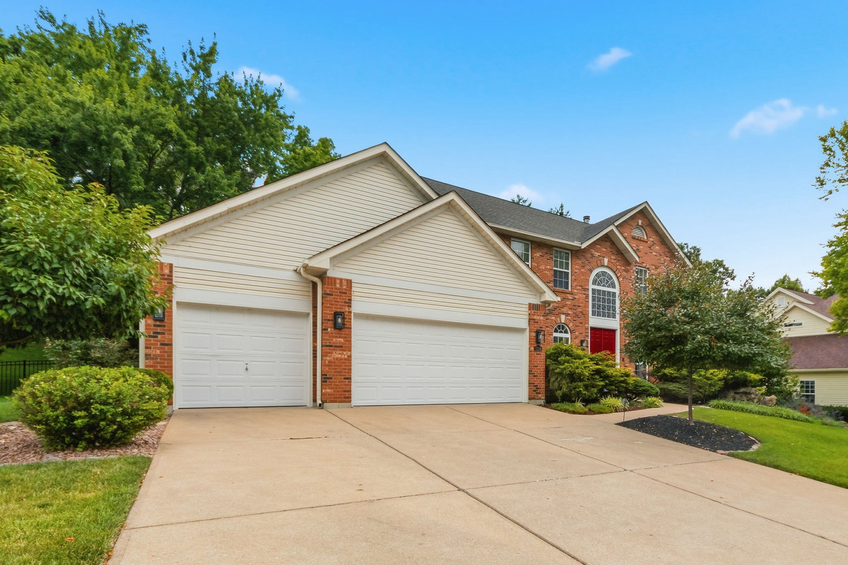 Stately traditional home for sale 7204 Westfield Woods O'Fallon MO Dawn Griffin Group