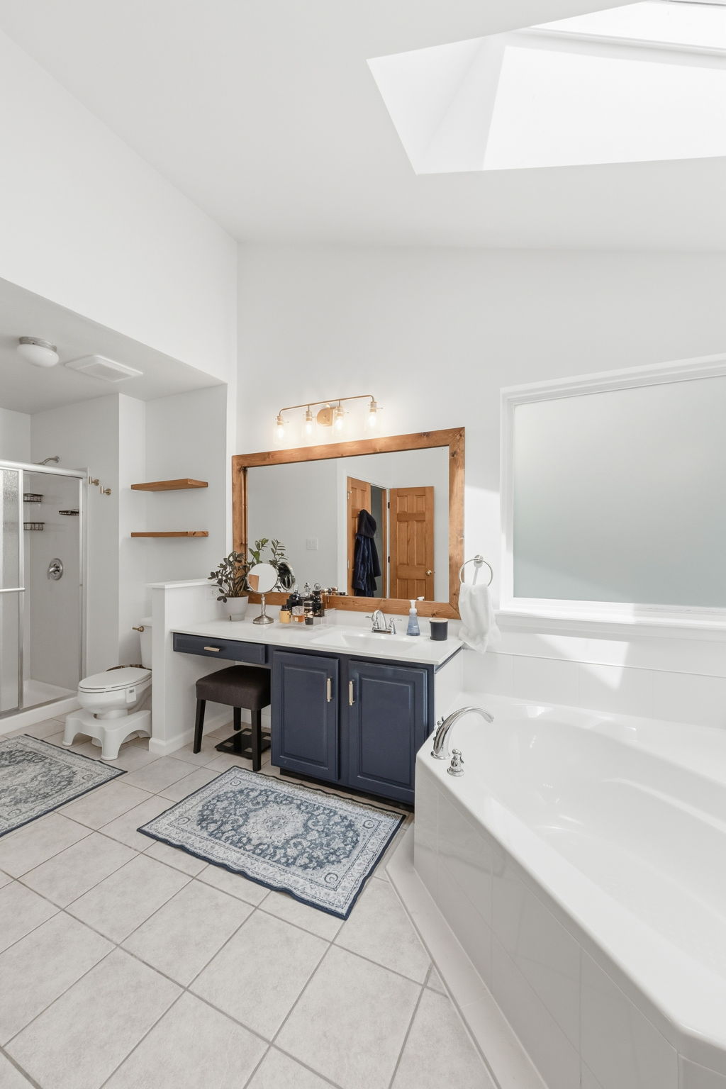 Primary Bath with skylight - 7204 Westfield Woods O'Fallon MO