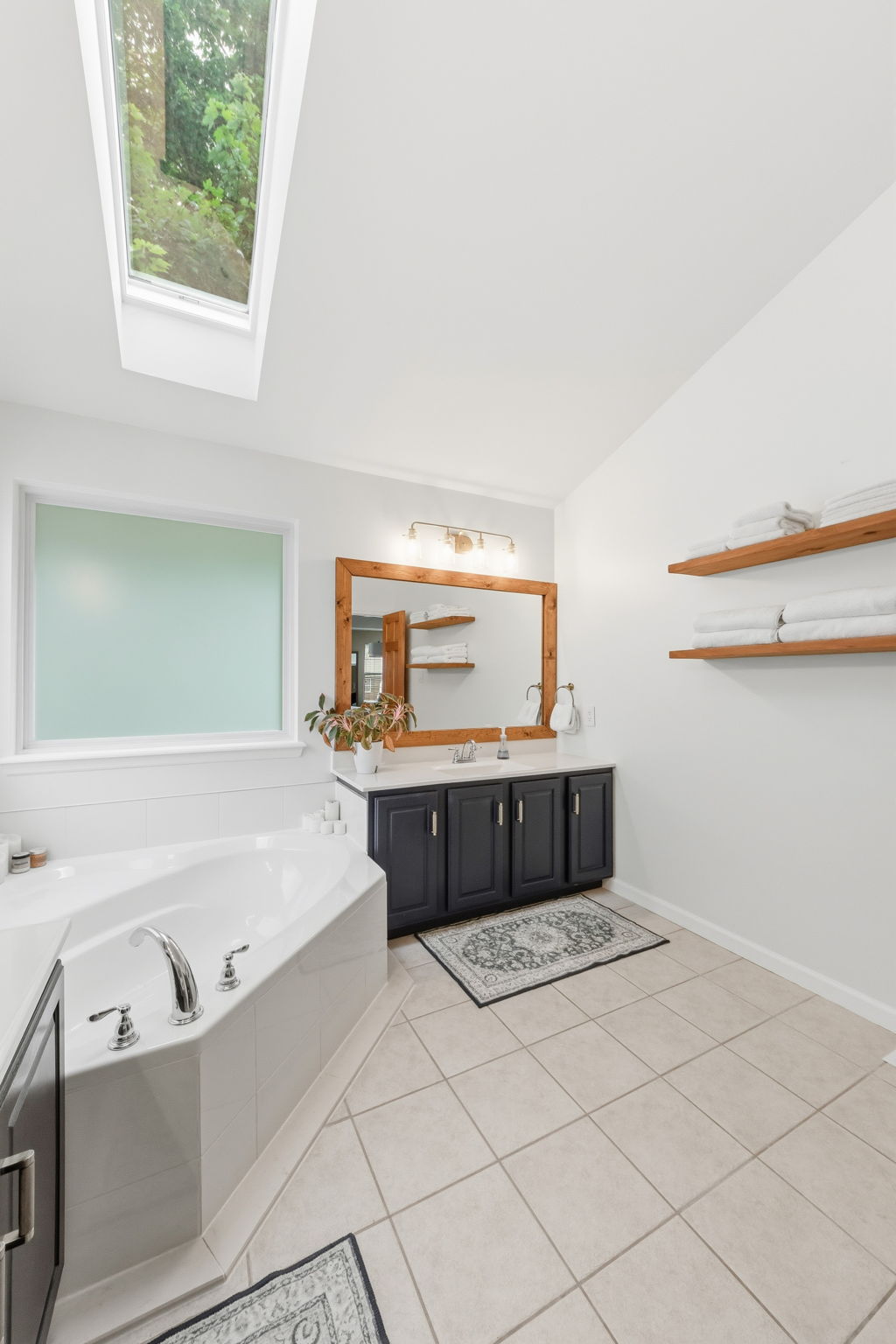 Primary Bath with skylight - 7204 Westfield Woods O'Fallon MO