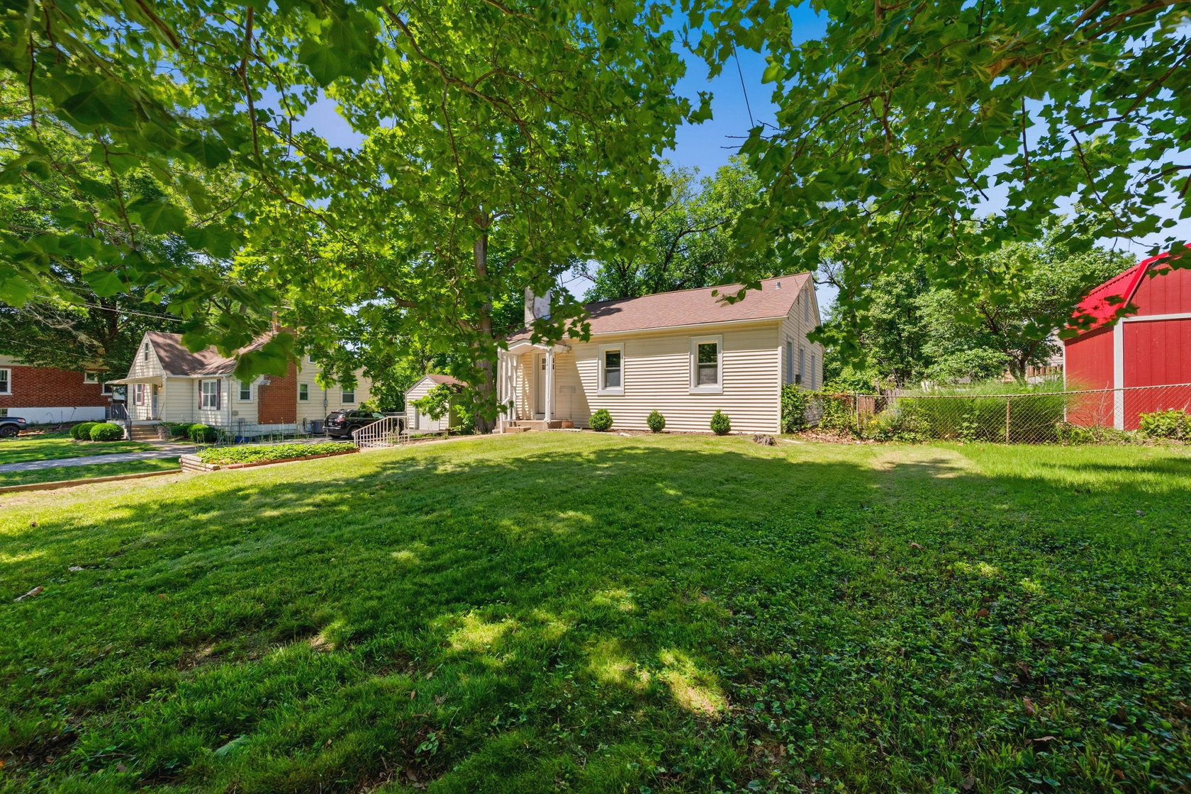 large front yard 10411 Maddox Place St. Louis Missouri