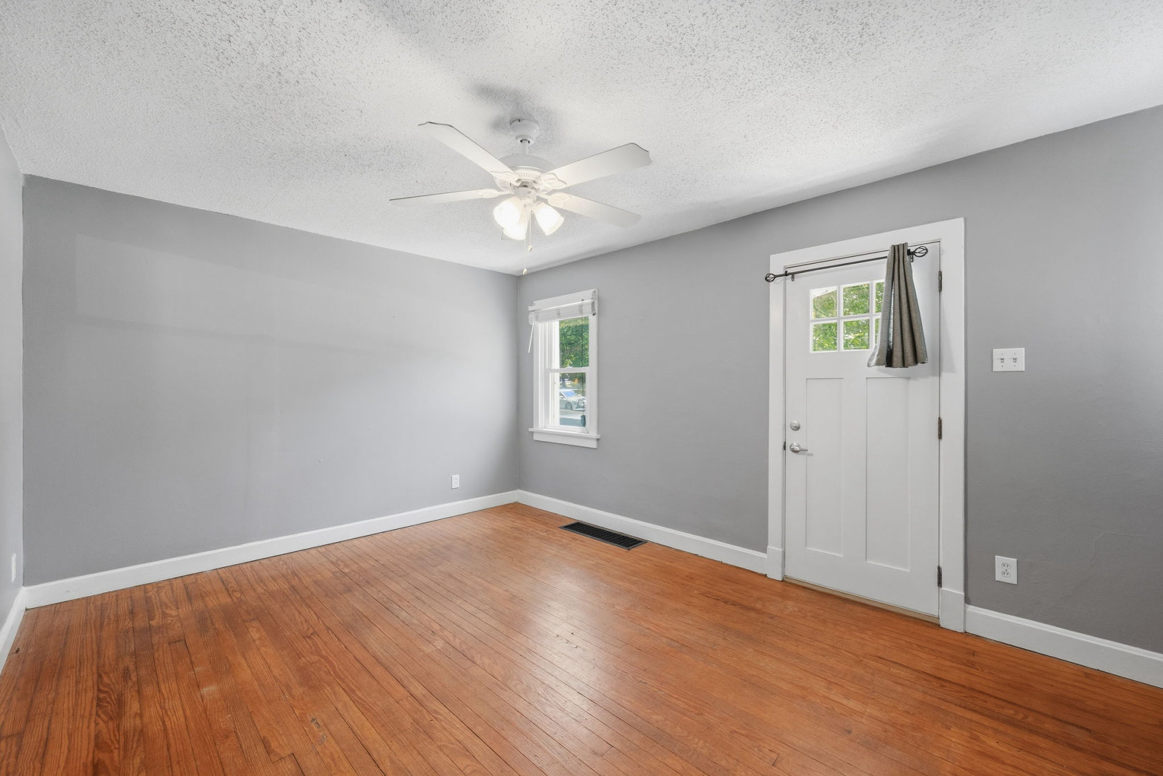 living room - 10411 Maddox Place St. Louis Missouri