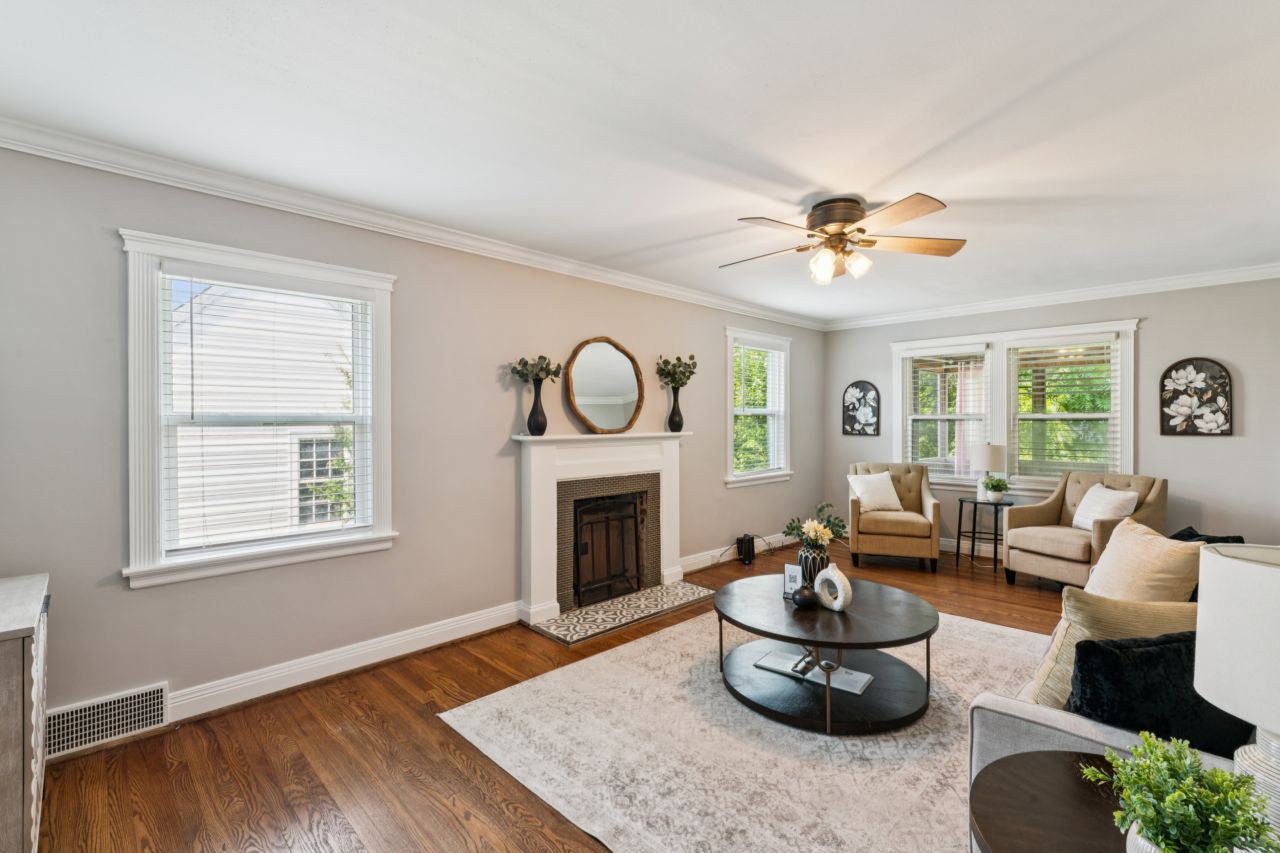1034 Bernice Kirkwood living room