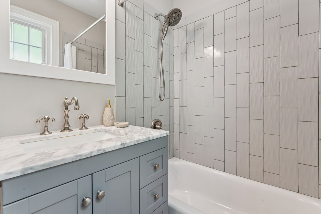 1034 Bernice Kirkwood full bathroom