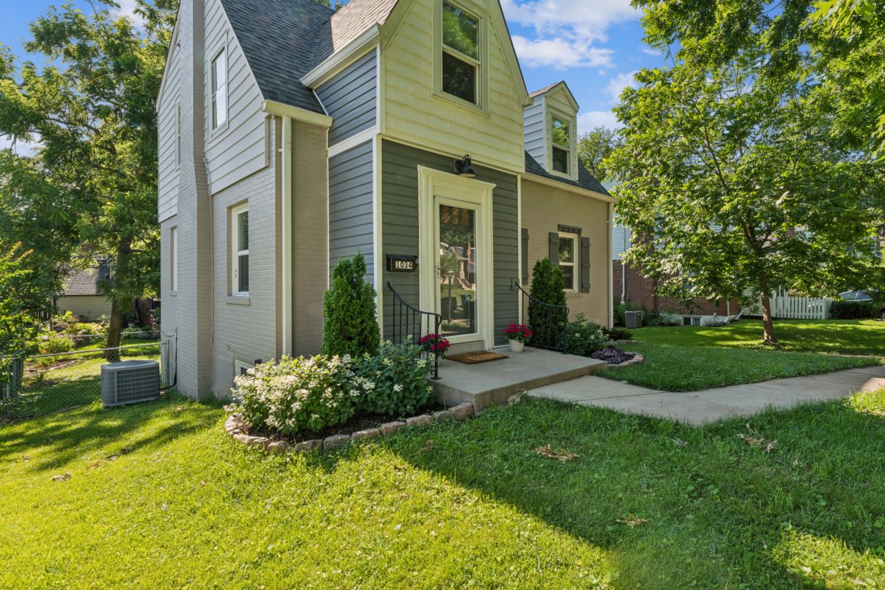 1034 Bernice Kirkwood MO cape cod style home
