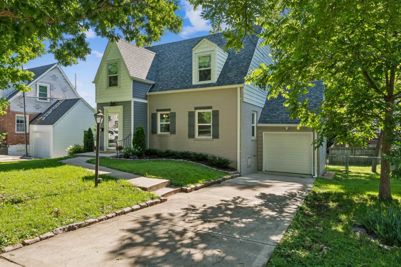 1034 Bernice Kirkwood MO cape cod style home