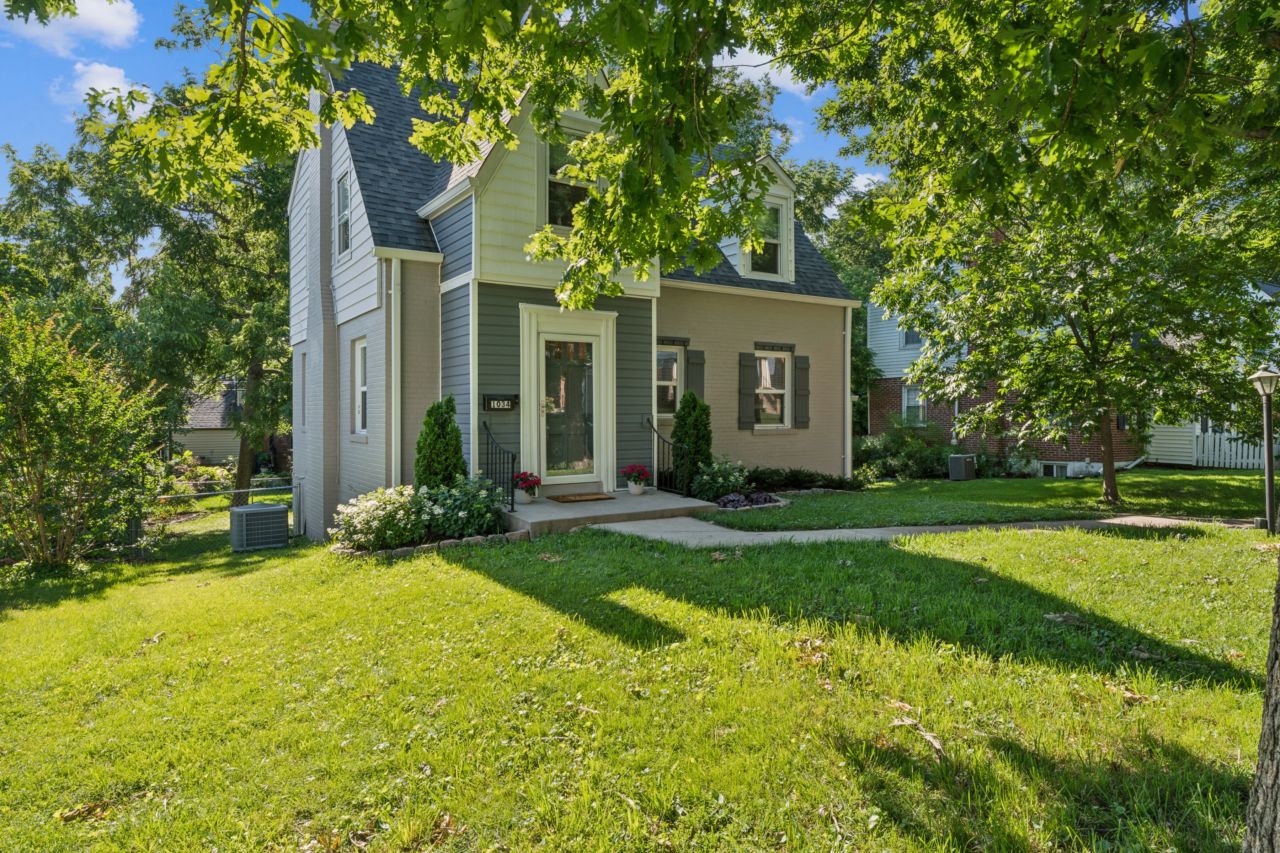 1034 Bernice Kirkwood MO cape cod style home