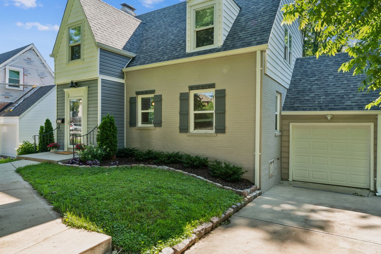 1034 Bernice Kirkwood MO cape cod style home