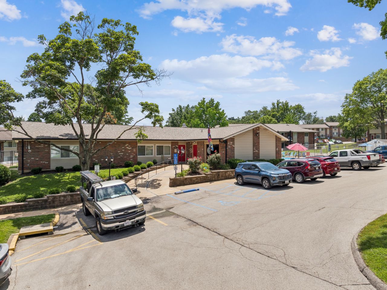parking 9047 Villaridge Ct St. Louis, Mo, 63123