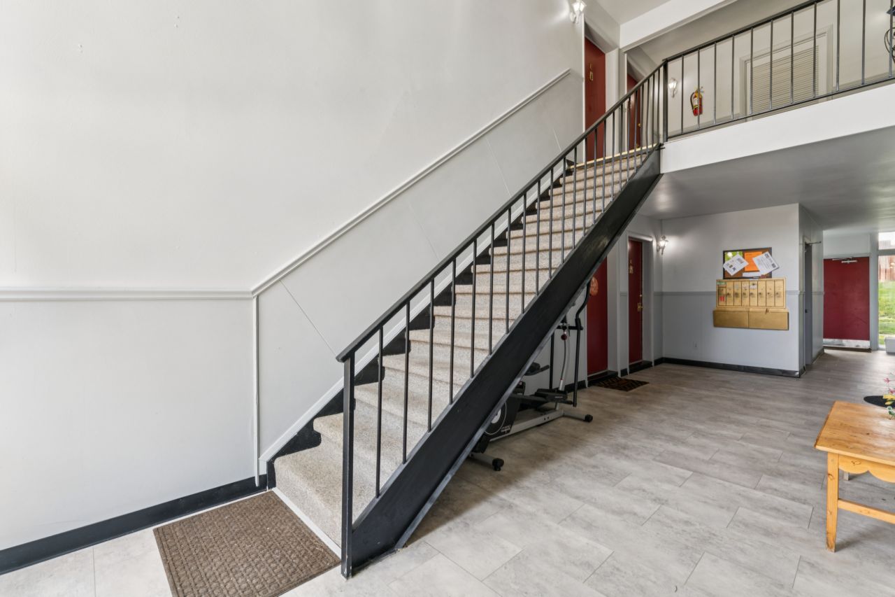 entry 9047 Villaridge Ct St. Louis, Mo, 63123