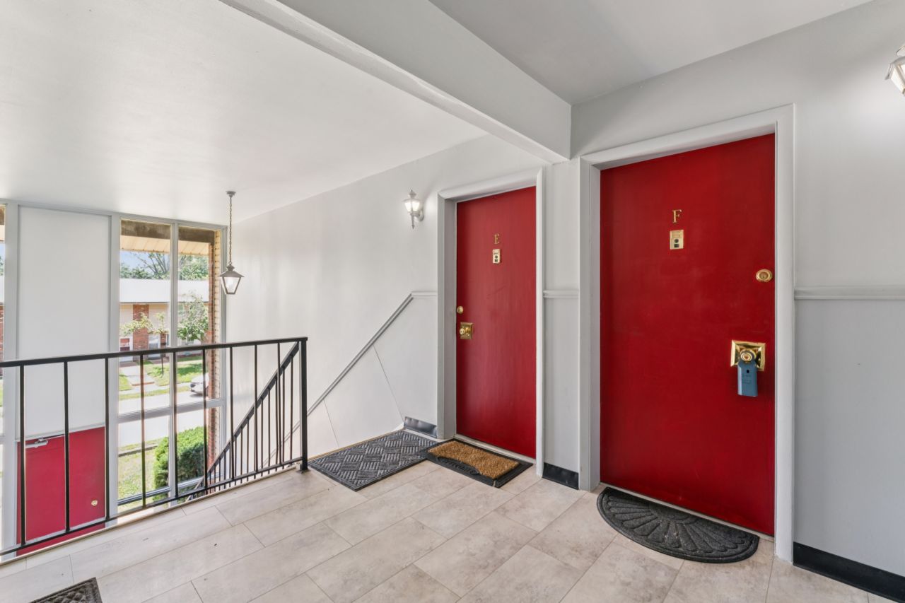 entry 9047 Villaridge Ct St. Louis, Mo, 63123