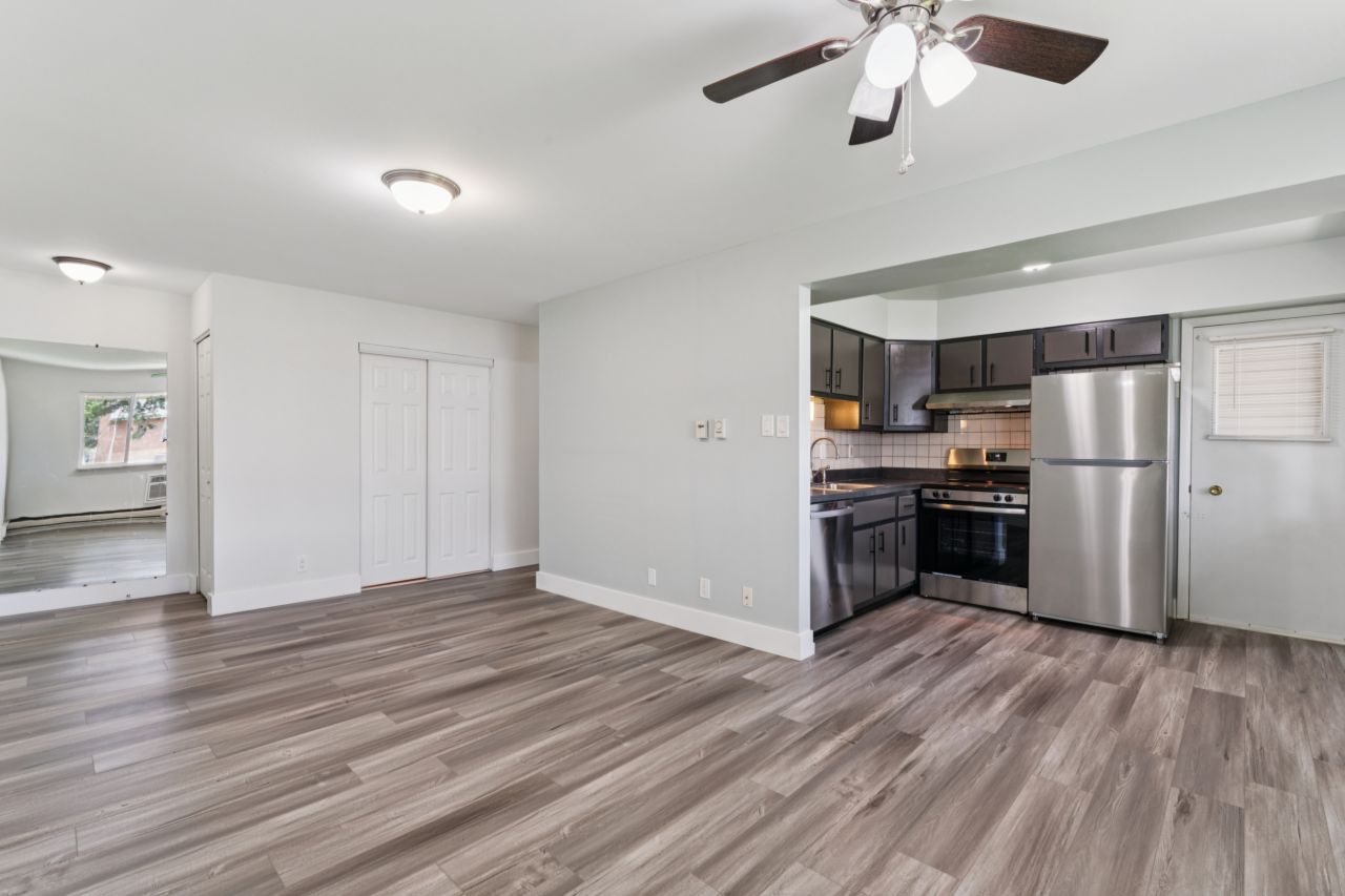 dining and kitchen 9047 Villaridge Ct St. Louis, Mo, 63123