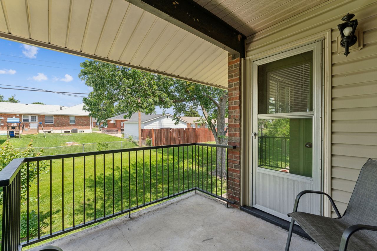 balcony 9047 Villaridge Ct St. Louis, Mo, 63123