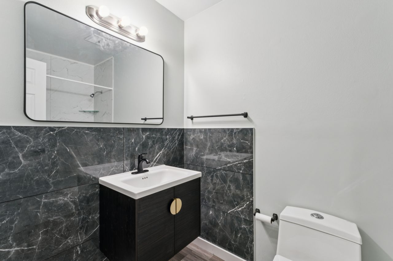bathroom 9047 Villaridge Ct St. Louis, Mo, 63123