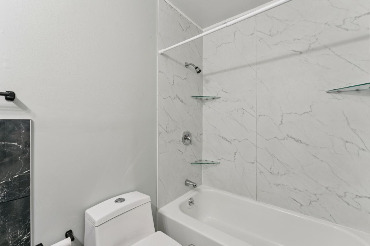 bathroom 9047 Villaridge Ct St. Louis, Mo, 63123