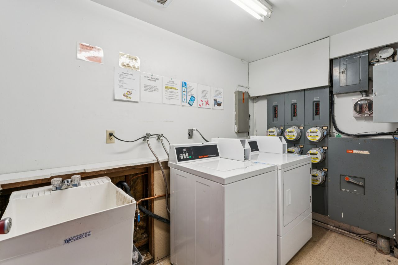 laundry 9047 Villaridge Ct St. Louis, Mo, 63123