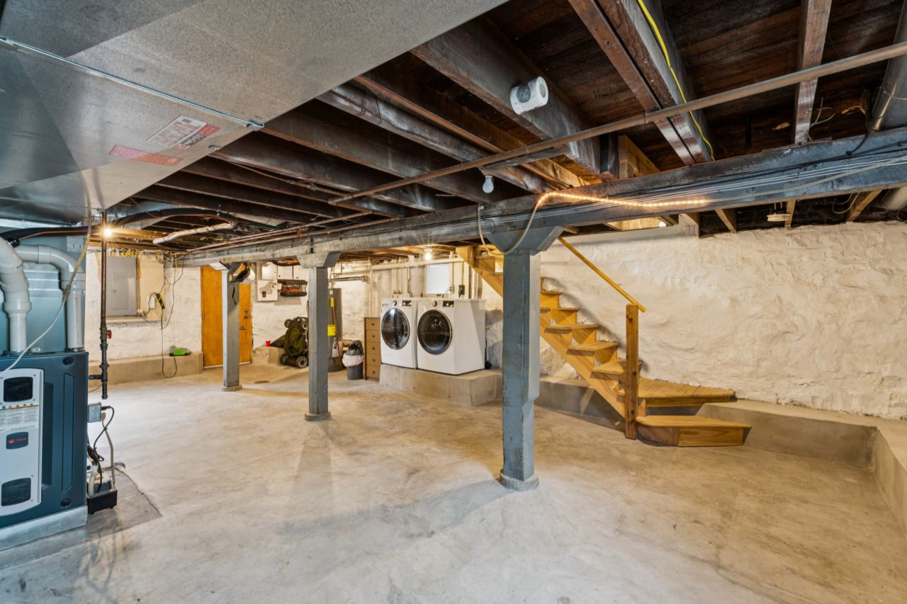 4142 Cleveland basement in Shaw St. Louis