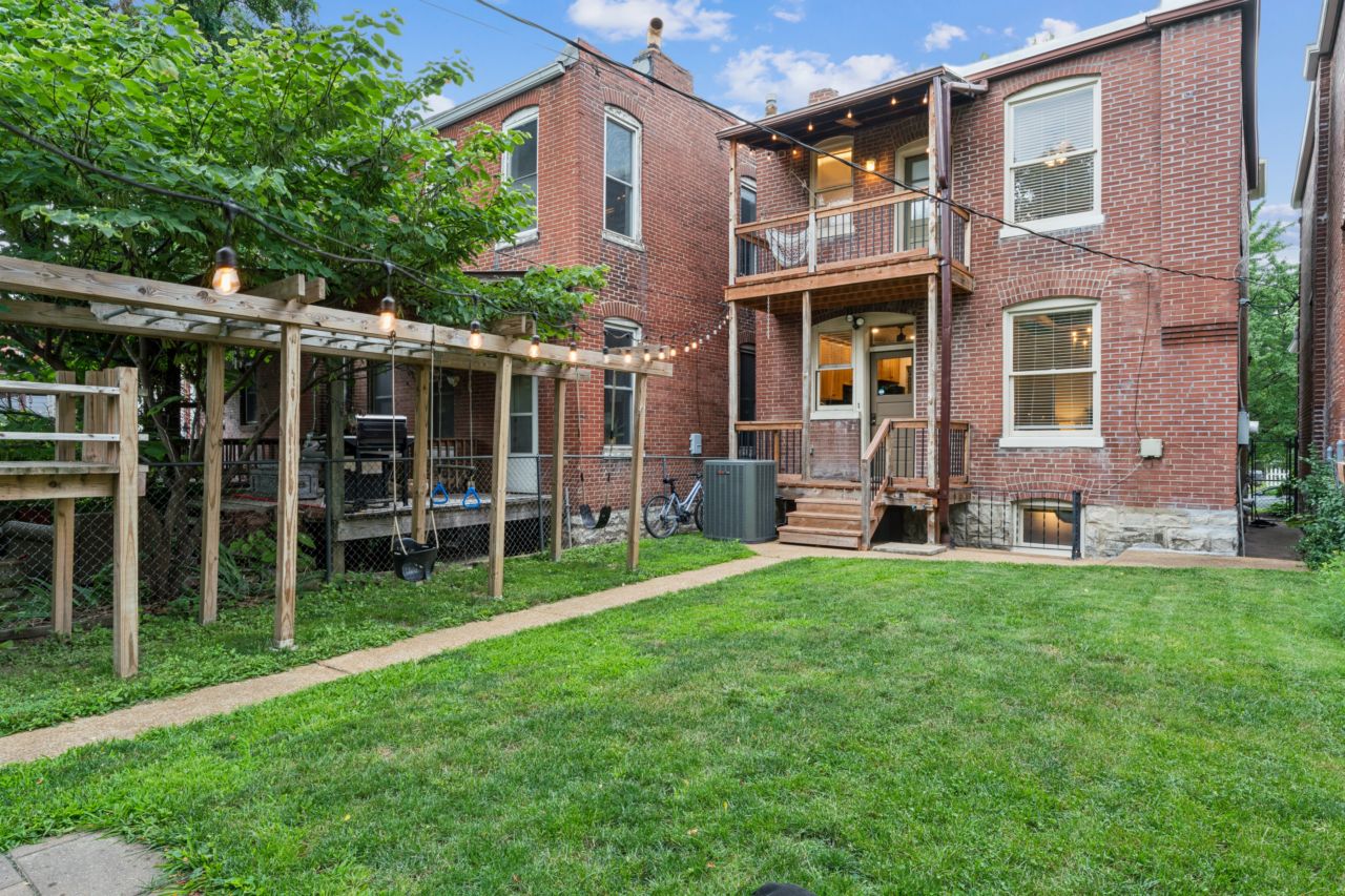 4142 Cleveland exterior in Shaw St. Louis