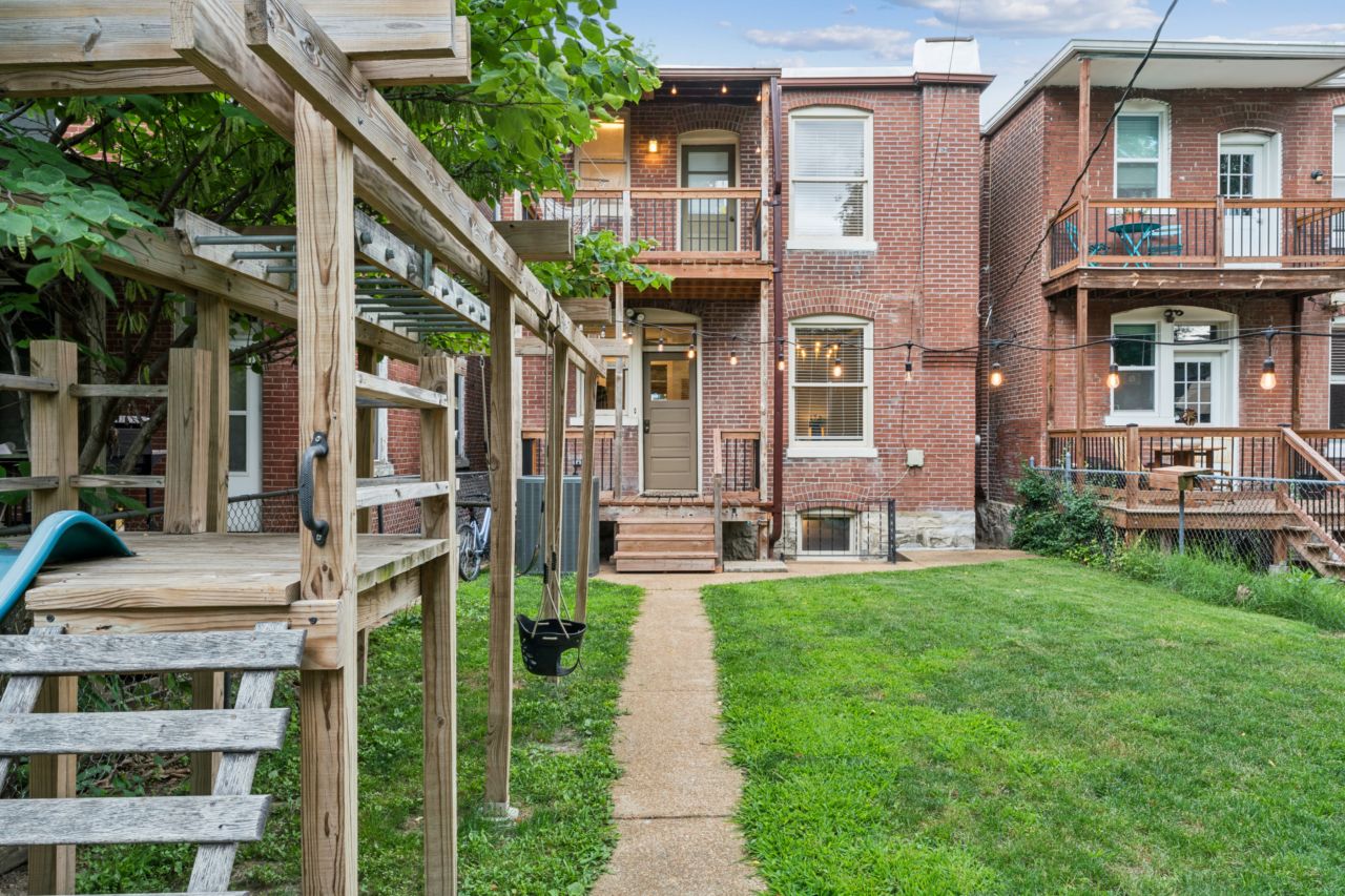 4142 Cleveland exterior in Shaw St. Louis