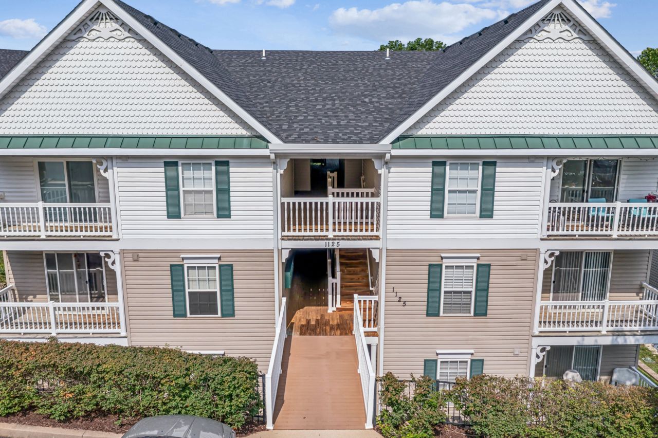 1125 Arbor Creek Dr. 2A