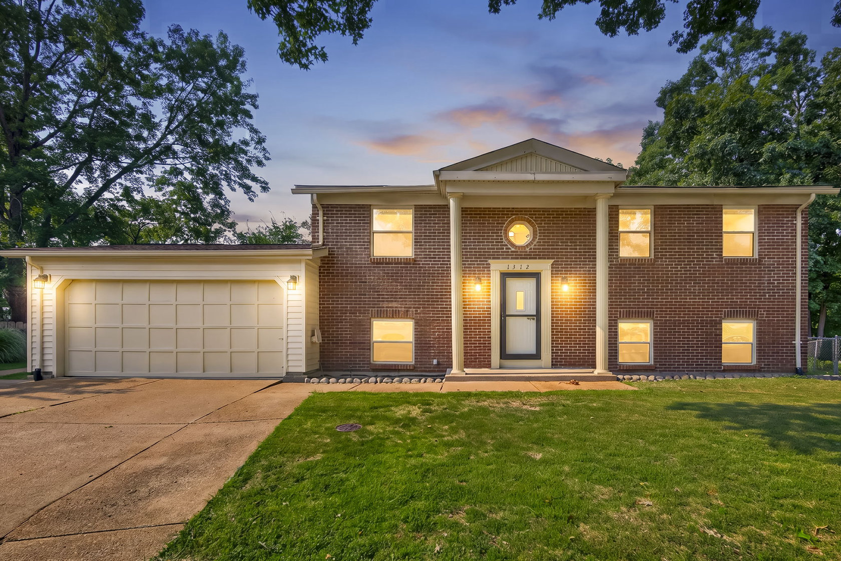1312 Twin Trails Ct