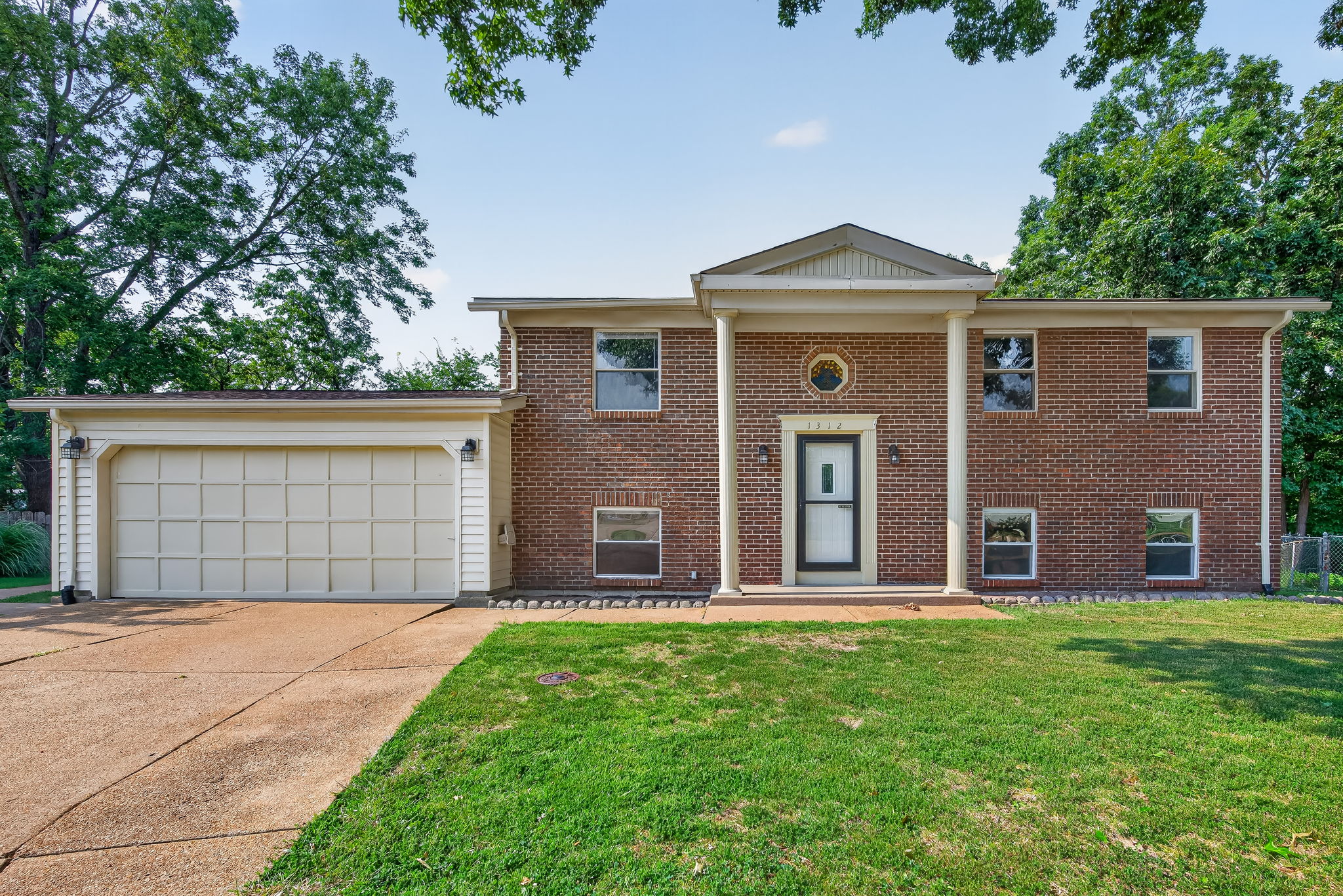 1312 Twin Trails Ct