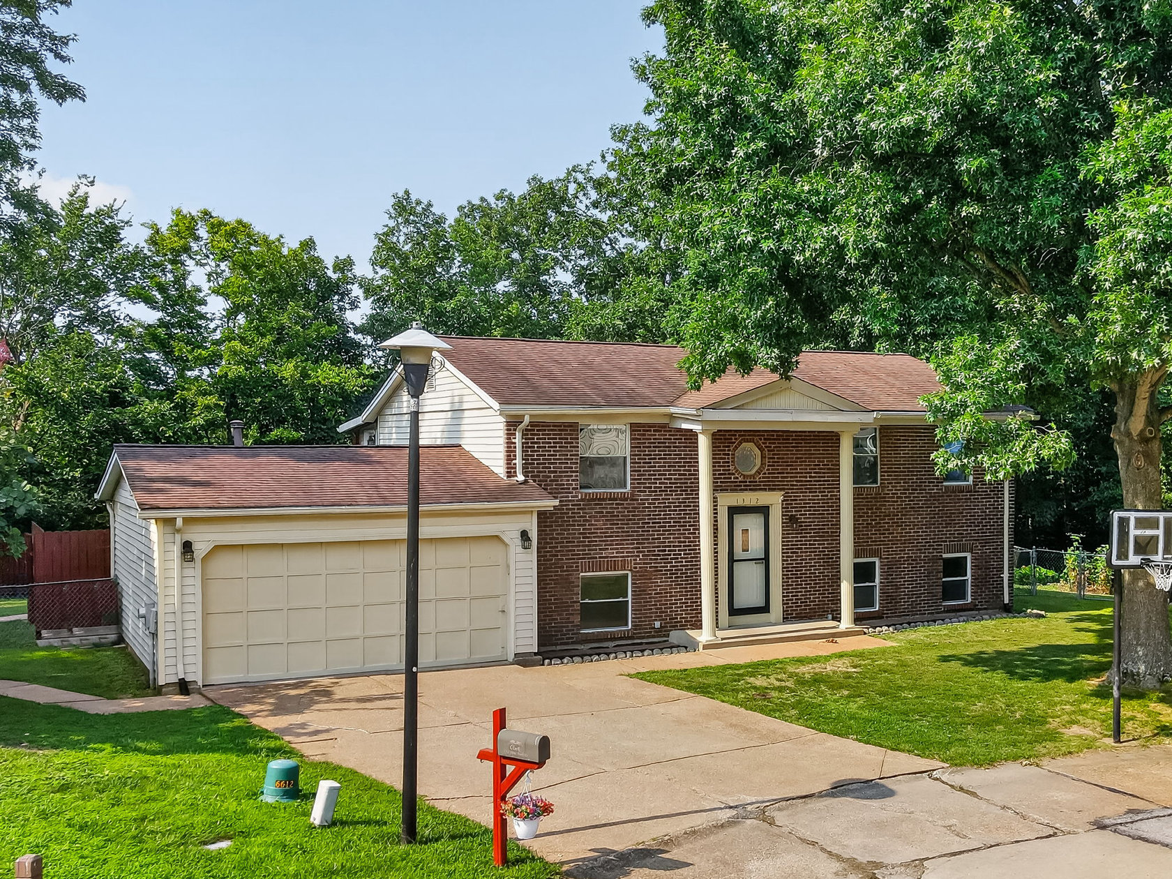 1312 Twin Trails Ct