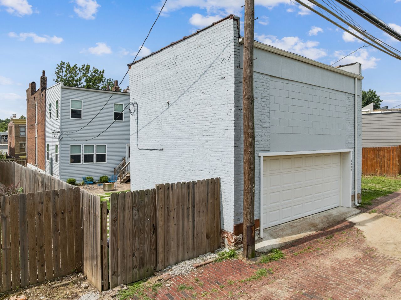 3329 Vista Avenue St. Louis listing Dawn Griffin Group