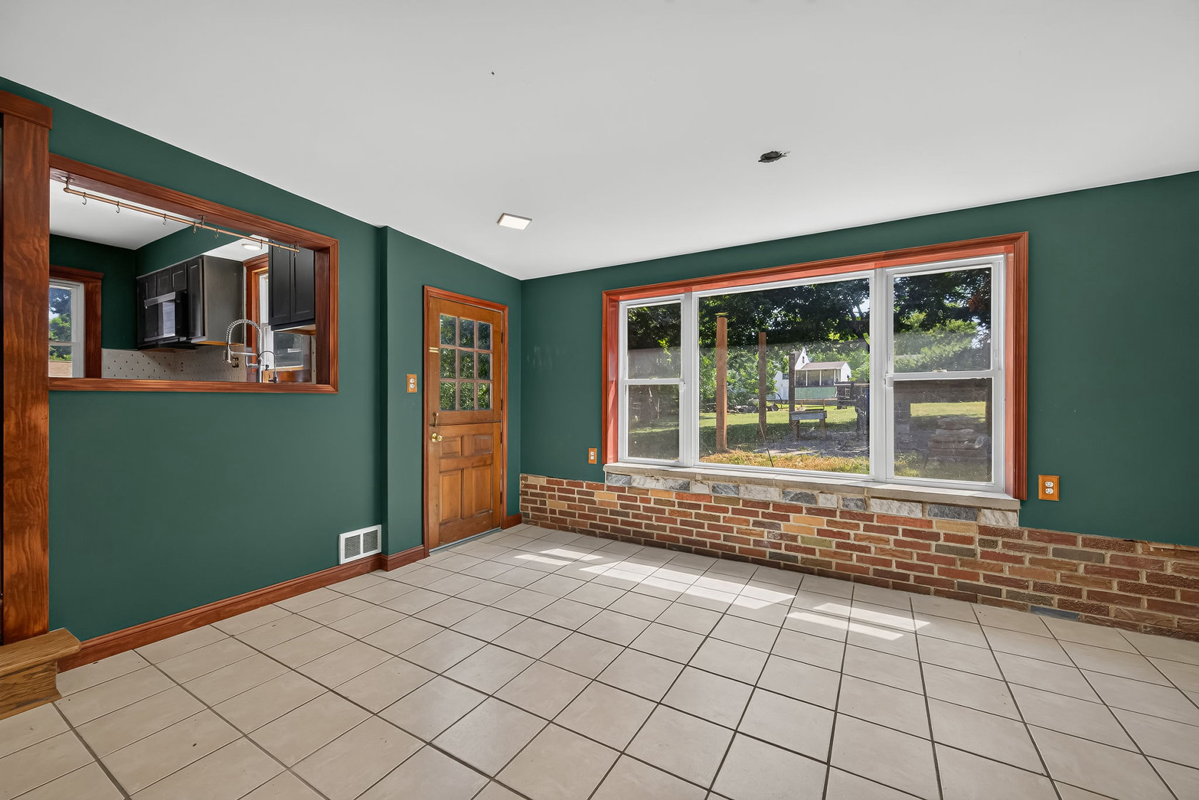 310 Cliff Cave Road Family & Dining Room