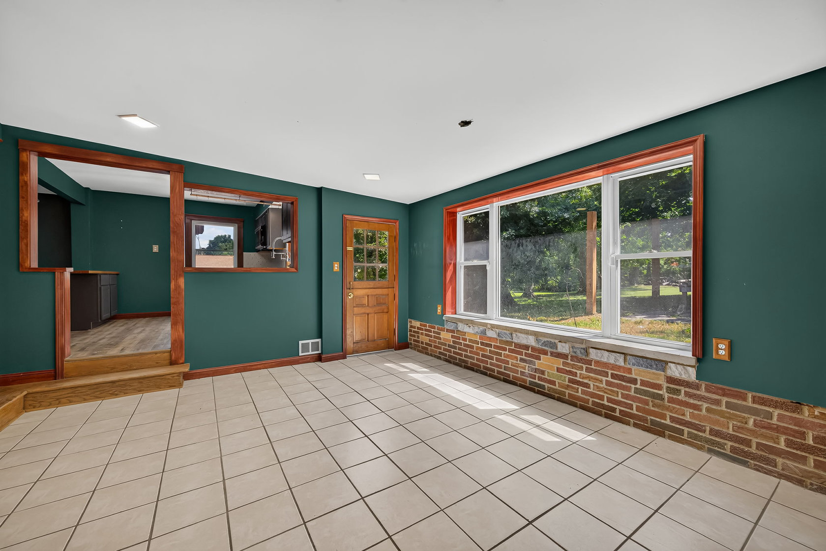 310 Cliff Cave Road Family & Dining Room