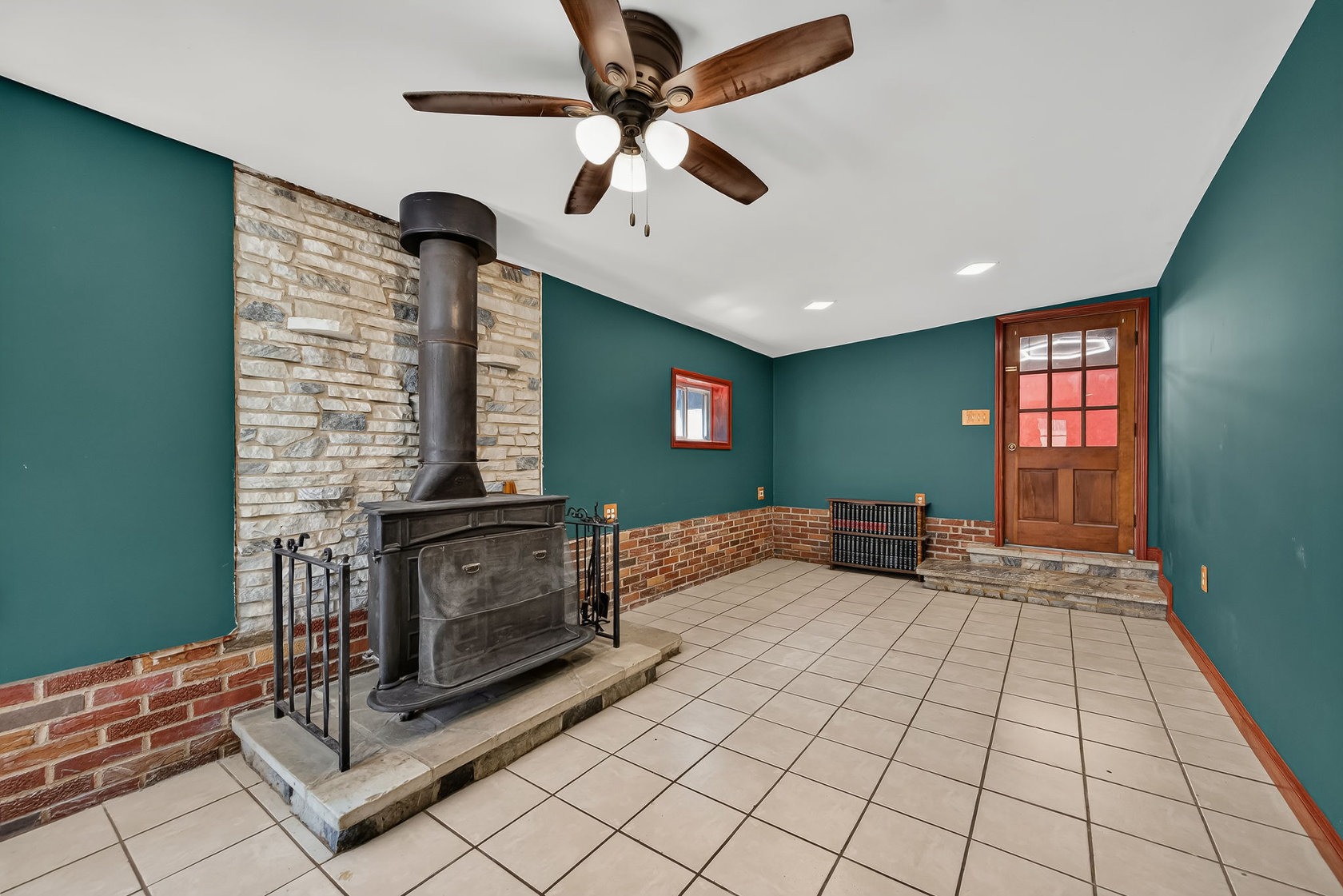310 Cliff Cave Road Family & Dining Room