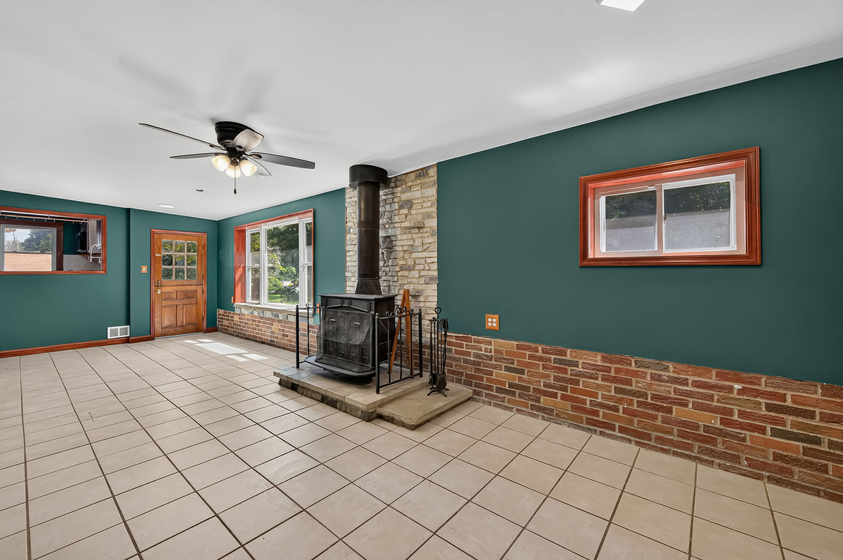 310 Cliff Cave Road Family & Dining Room