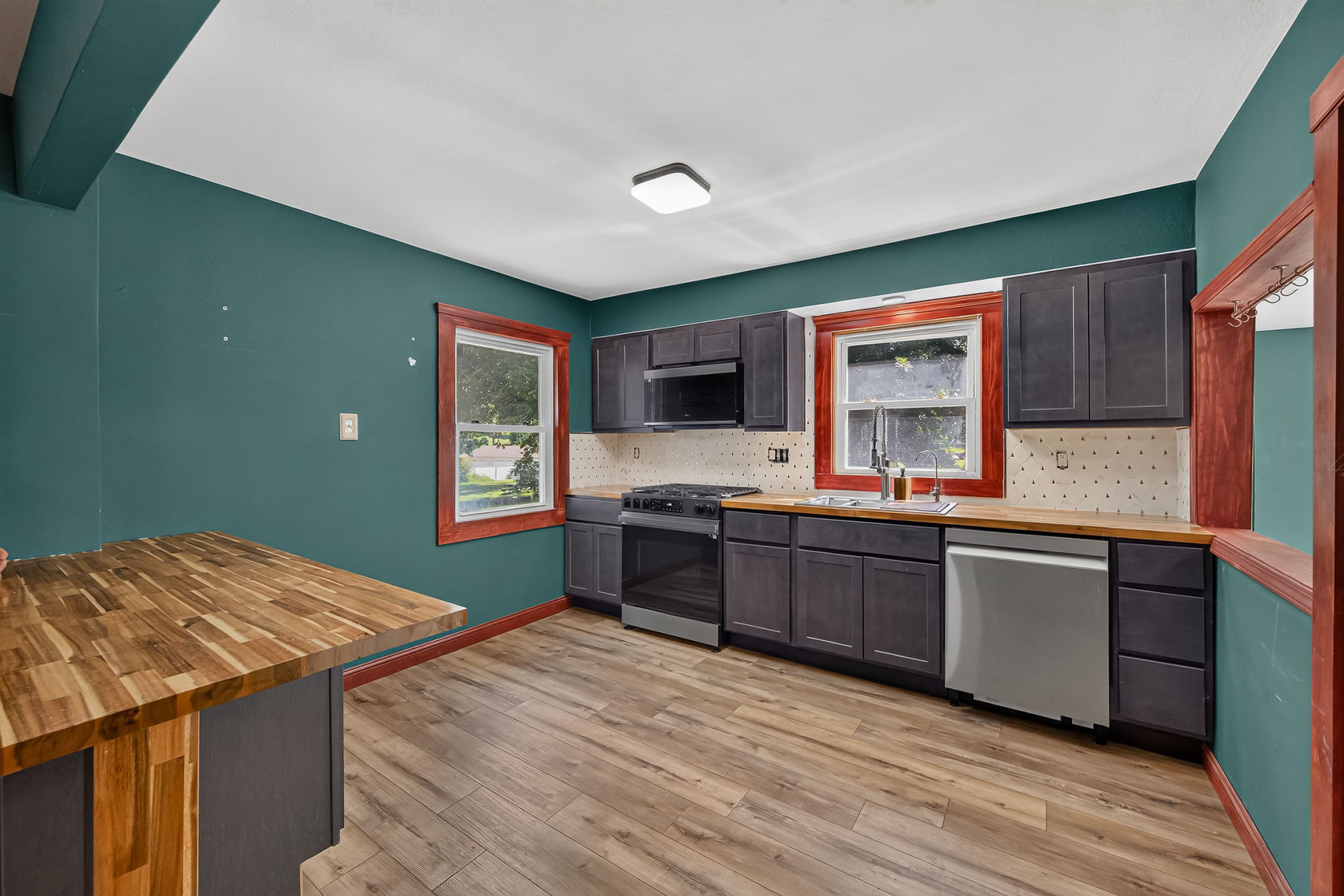 310 Cliff Cave Road Kitchen