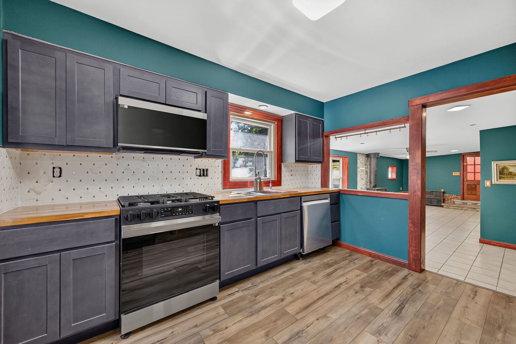 310 Cliff Cave Road Kitchen
