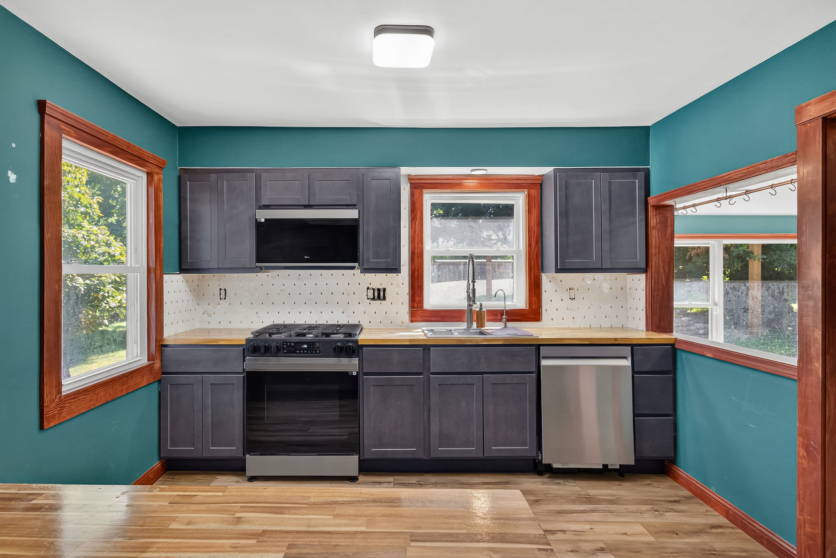310 Cliff Cave Road Kitchen