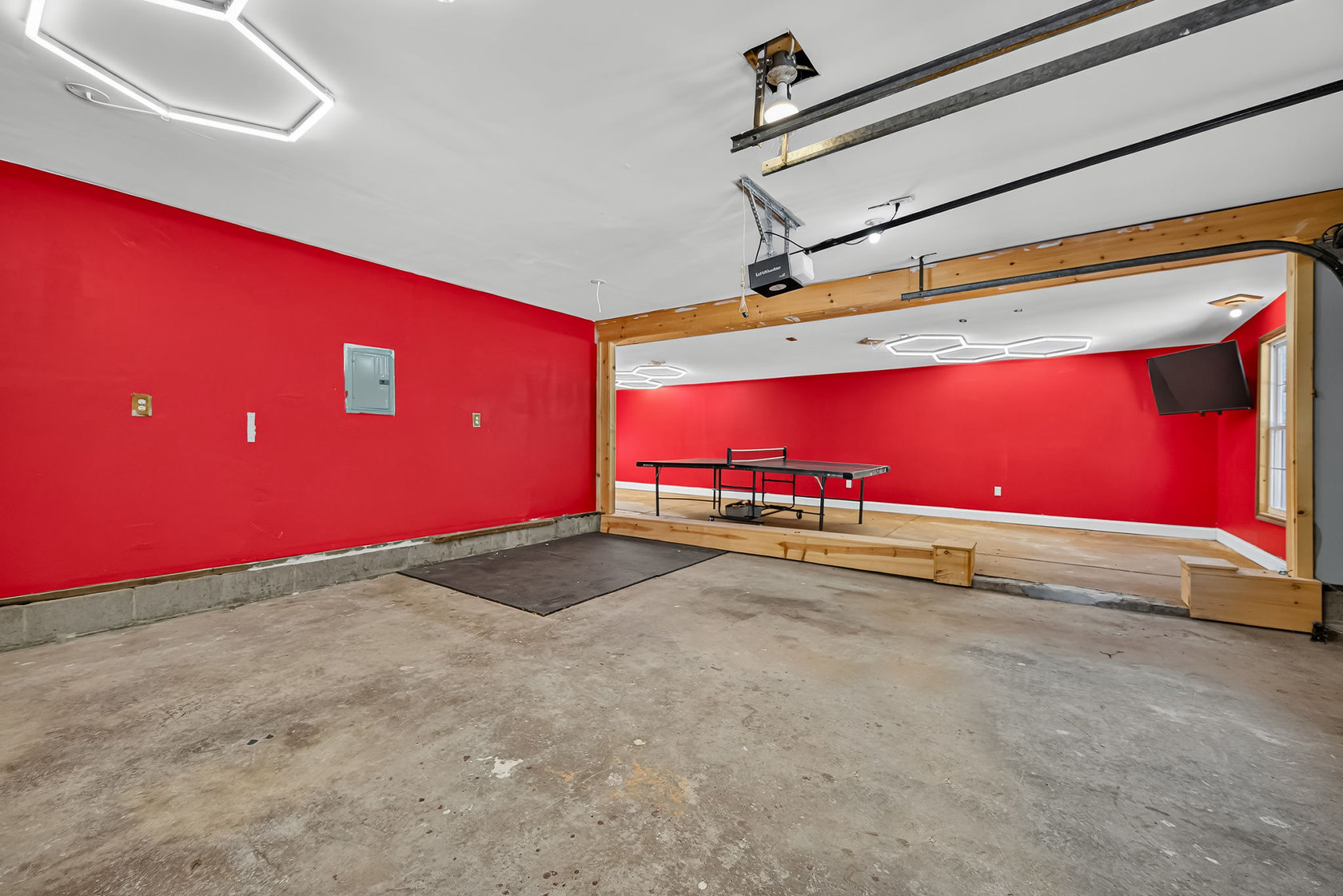 310 Cliff Cave Road Oversized Garage