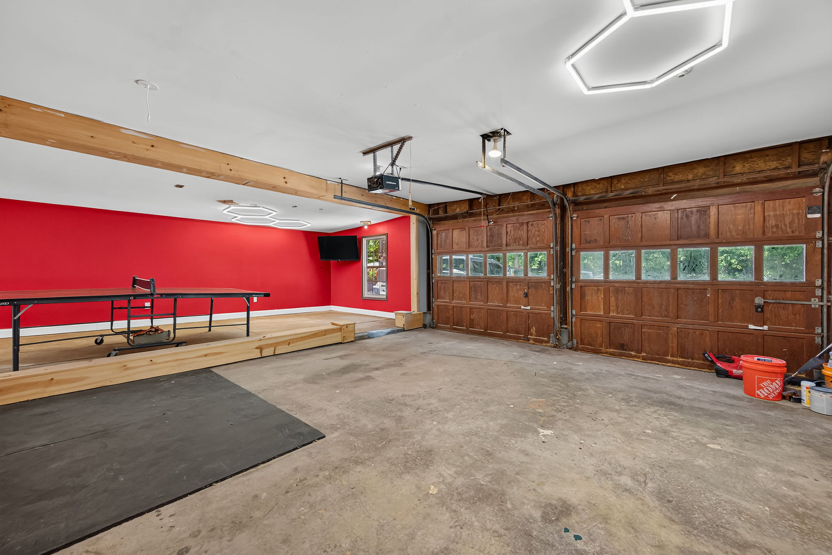 310 Cliff Cave Road Oversized Garage