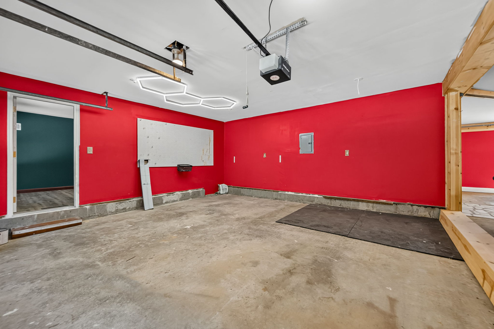 310 Cliff Cave Road Oversized Garage