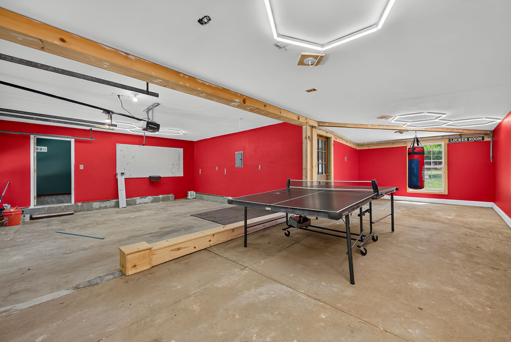 310 Cliff Cave Road Oversized Garage