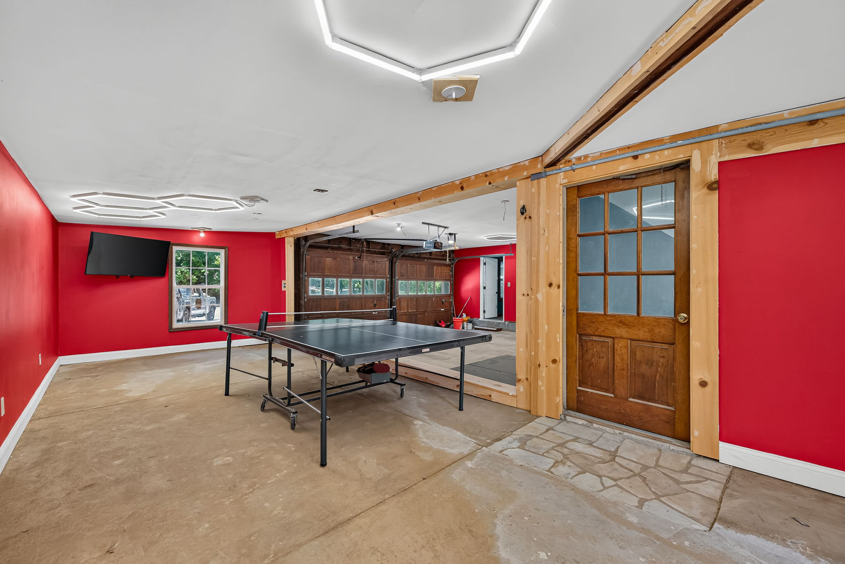 310 Cliff Cave Road Oversized Garage