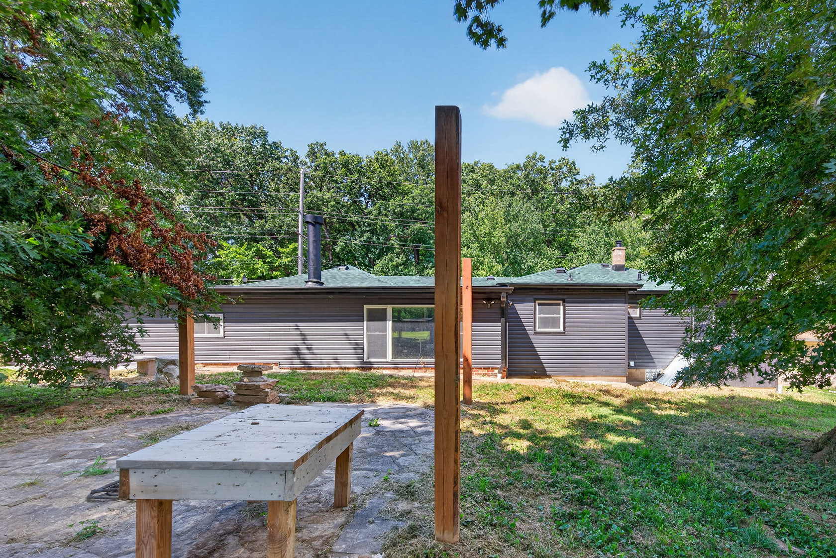 310 Cliff Cave Road Oakville Yard