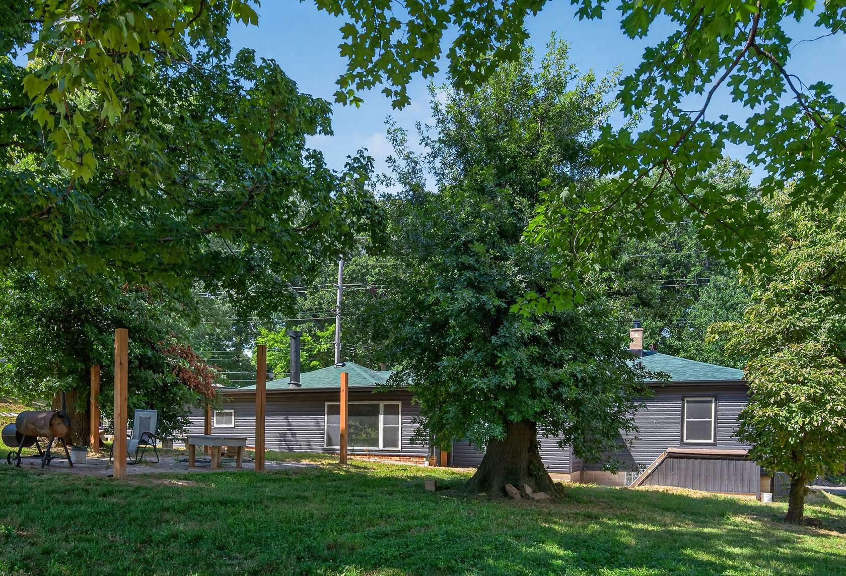 310 Cliff Cave Road Oakville Yard