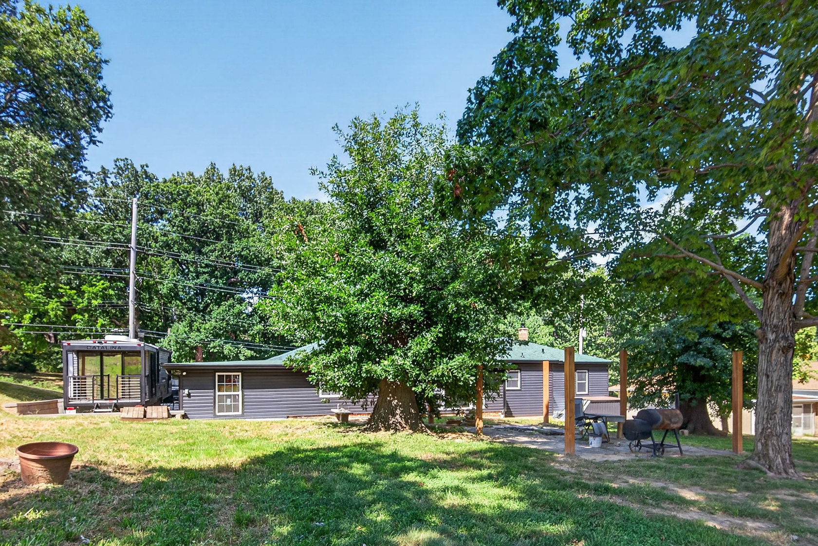 310 Cliff Cave Road Oakville Yard