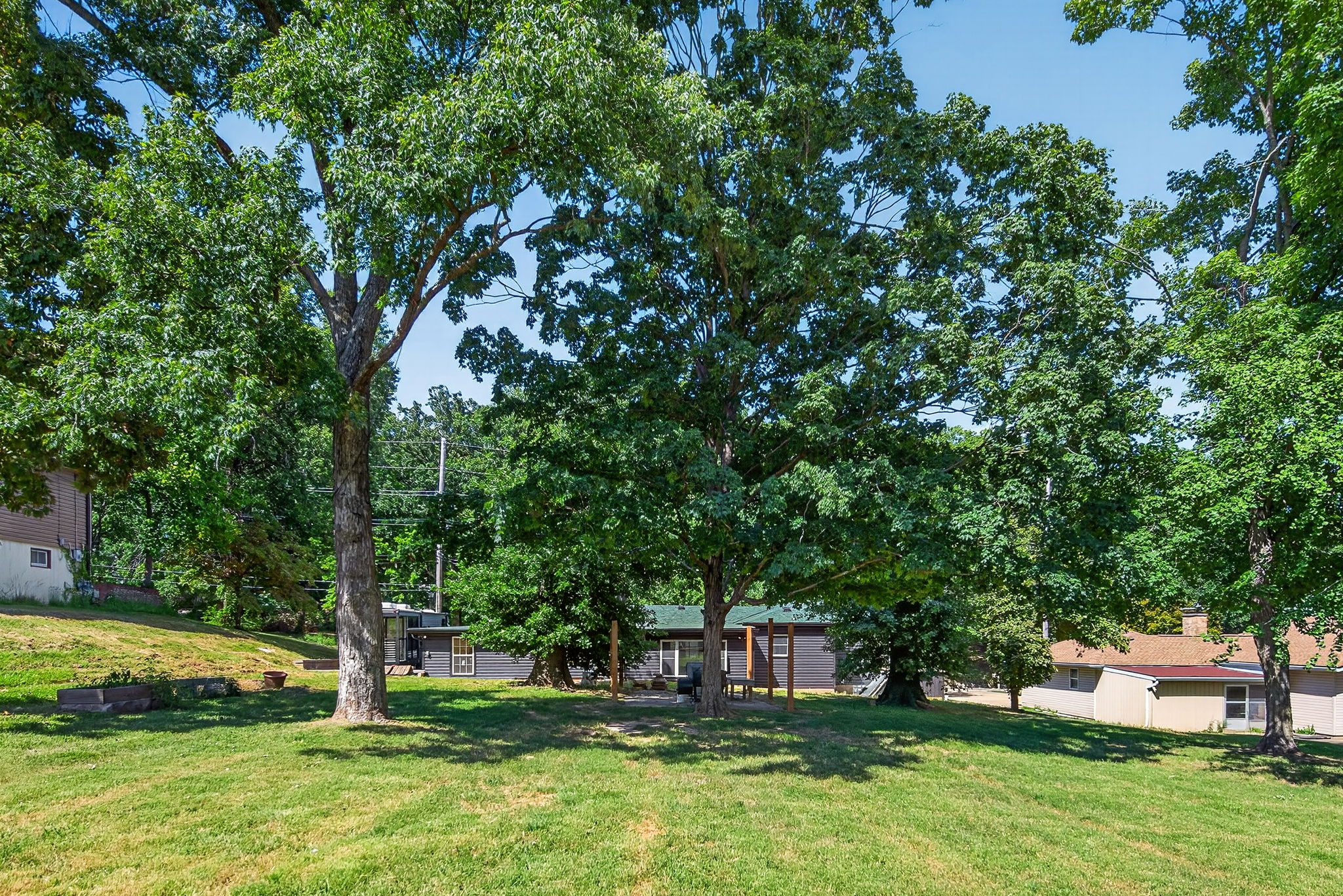 310 Cliff Cave Road Oakville Yard