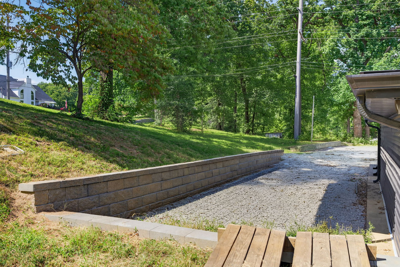 310 Cliff Cave Road Oakville Parking