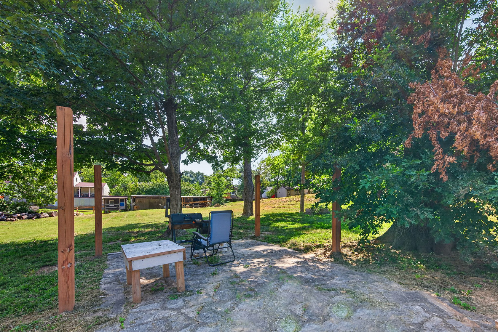 310 Cliff Cave Road Oakville Yard