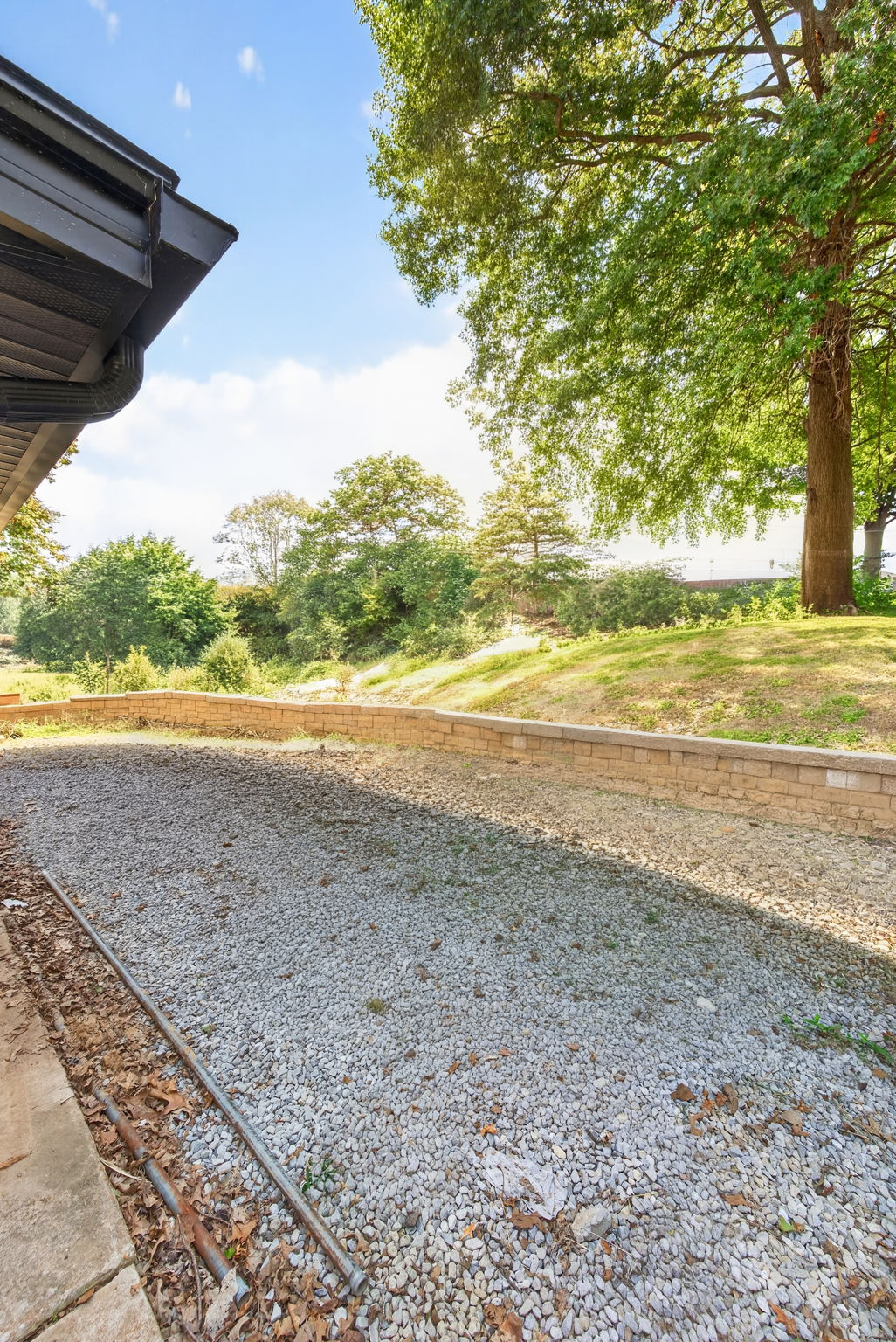 310 Cliff Cave Road Oakville Parking