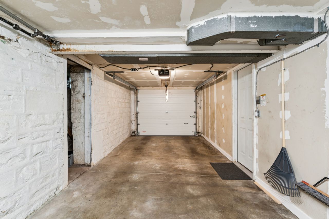 5000 Steffens St. Louis garage