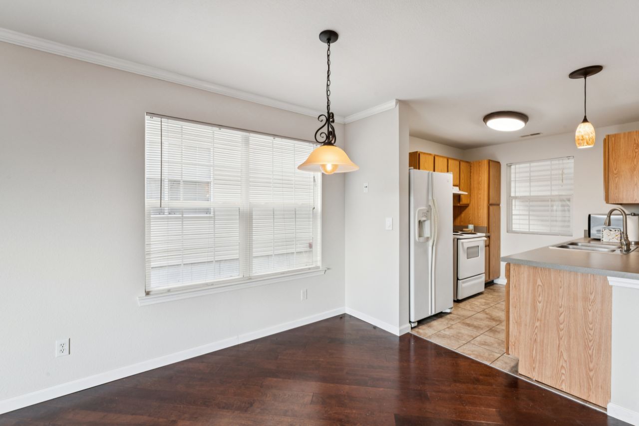 5372 Lakewood Terrace