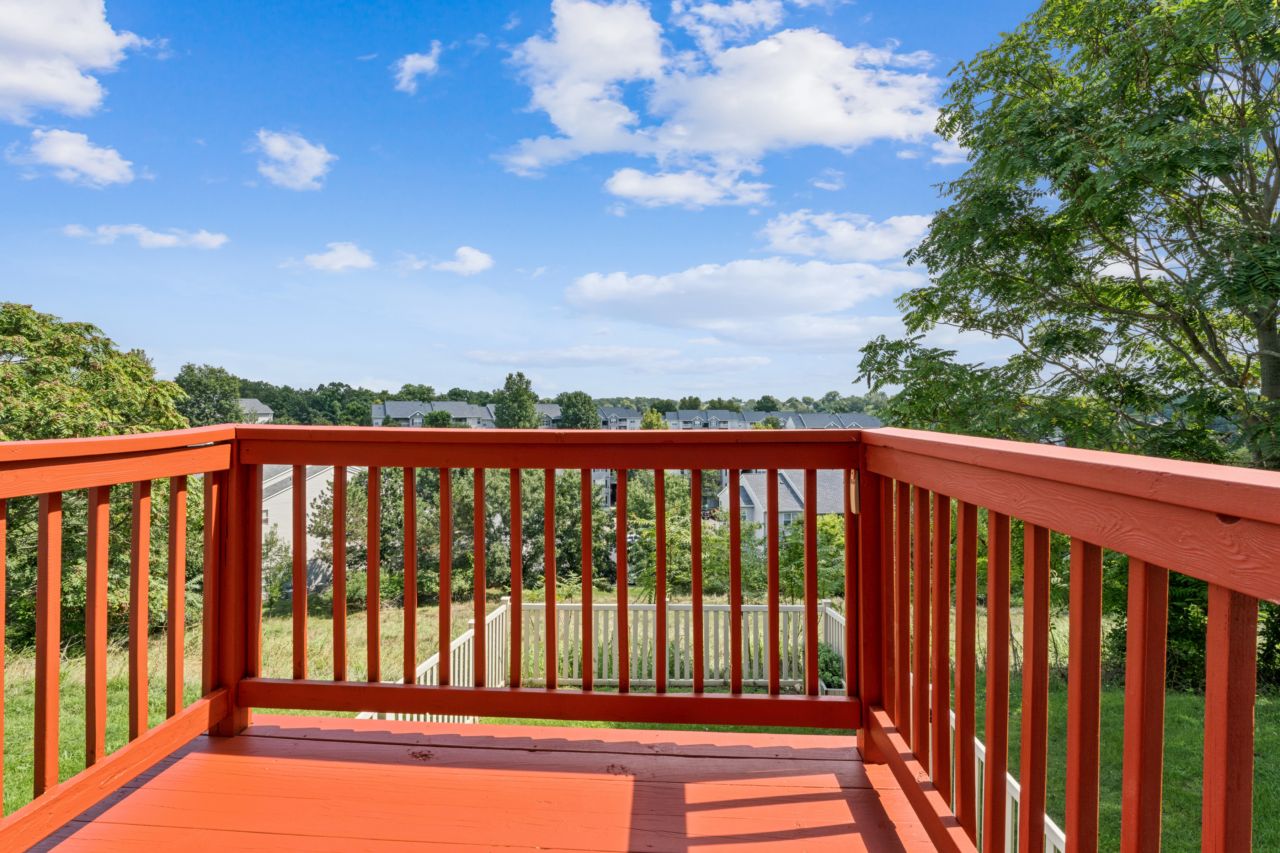 5372 Lakewood Terrace